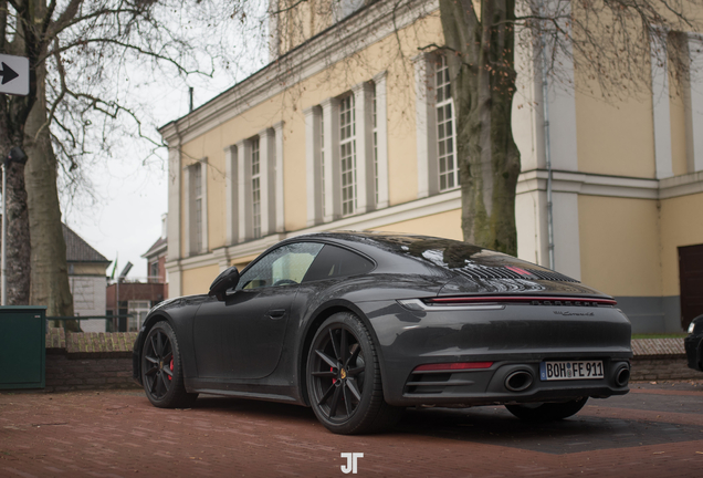 Porsche 992 Carrera 4S