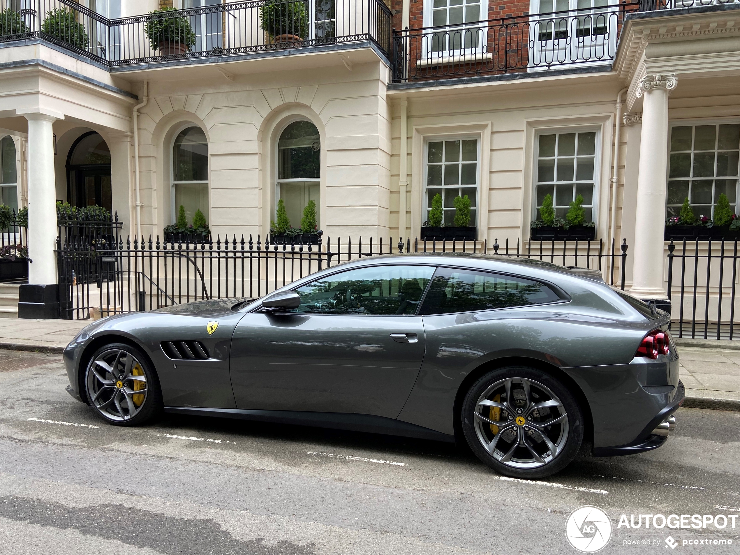 Ferrari GTC4Lusso T