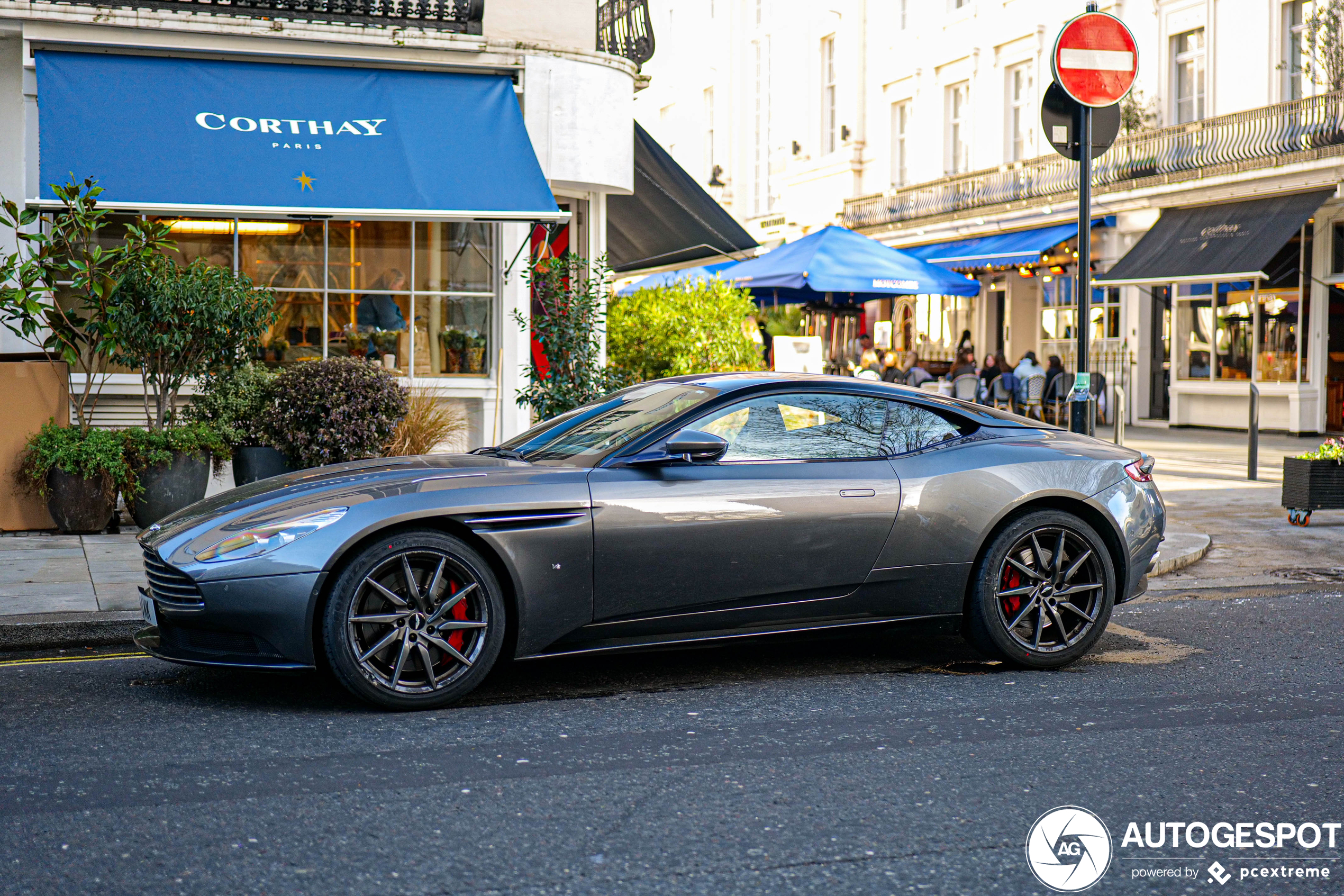 Aston Martin DB11