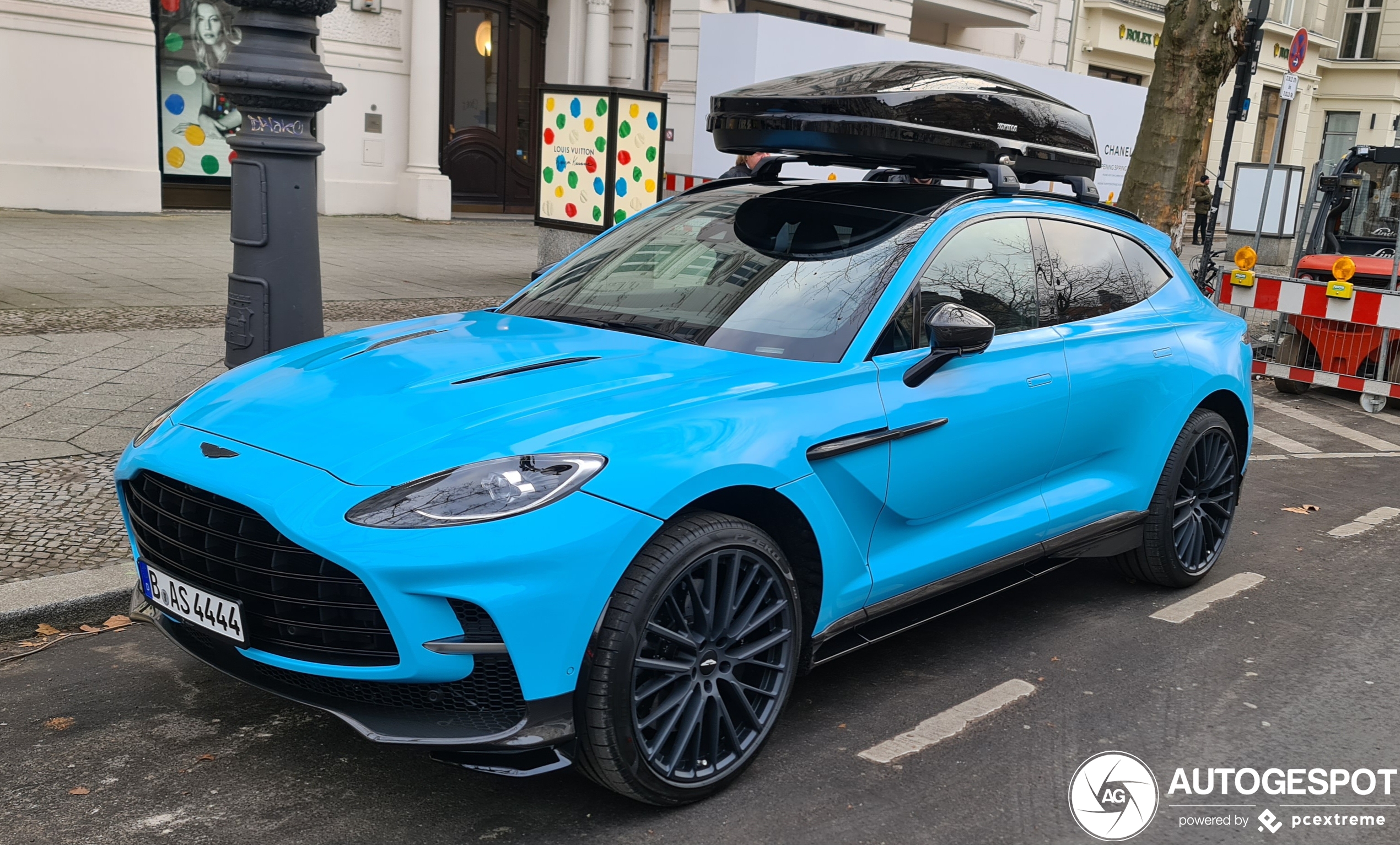 Aston Martin DBX707