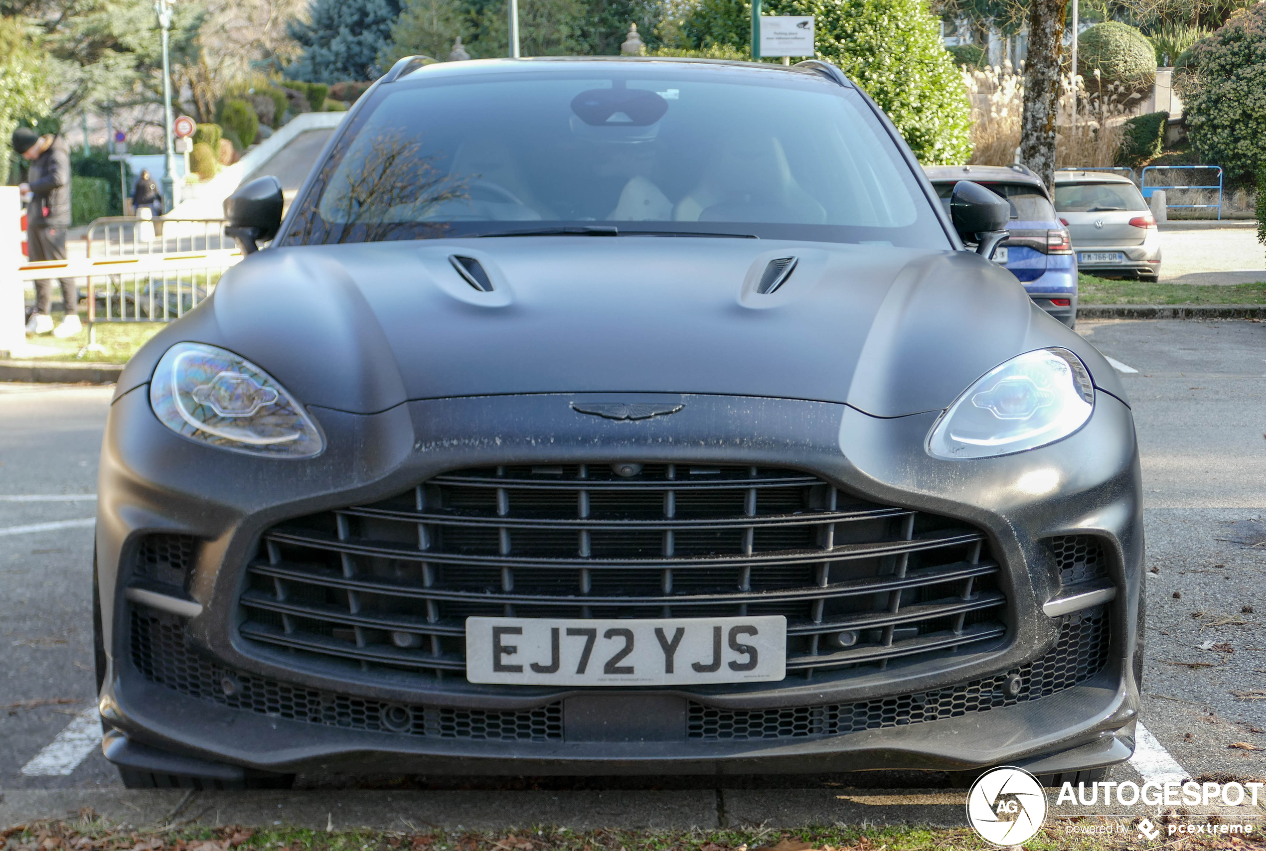 Aston Martin DBX707