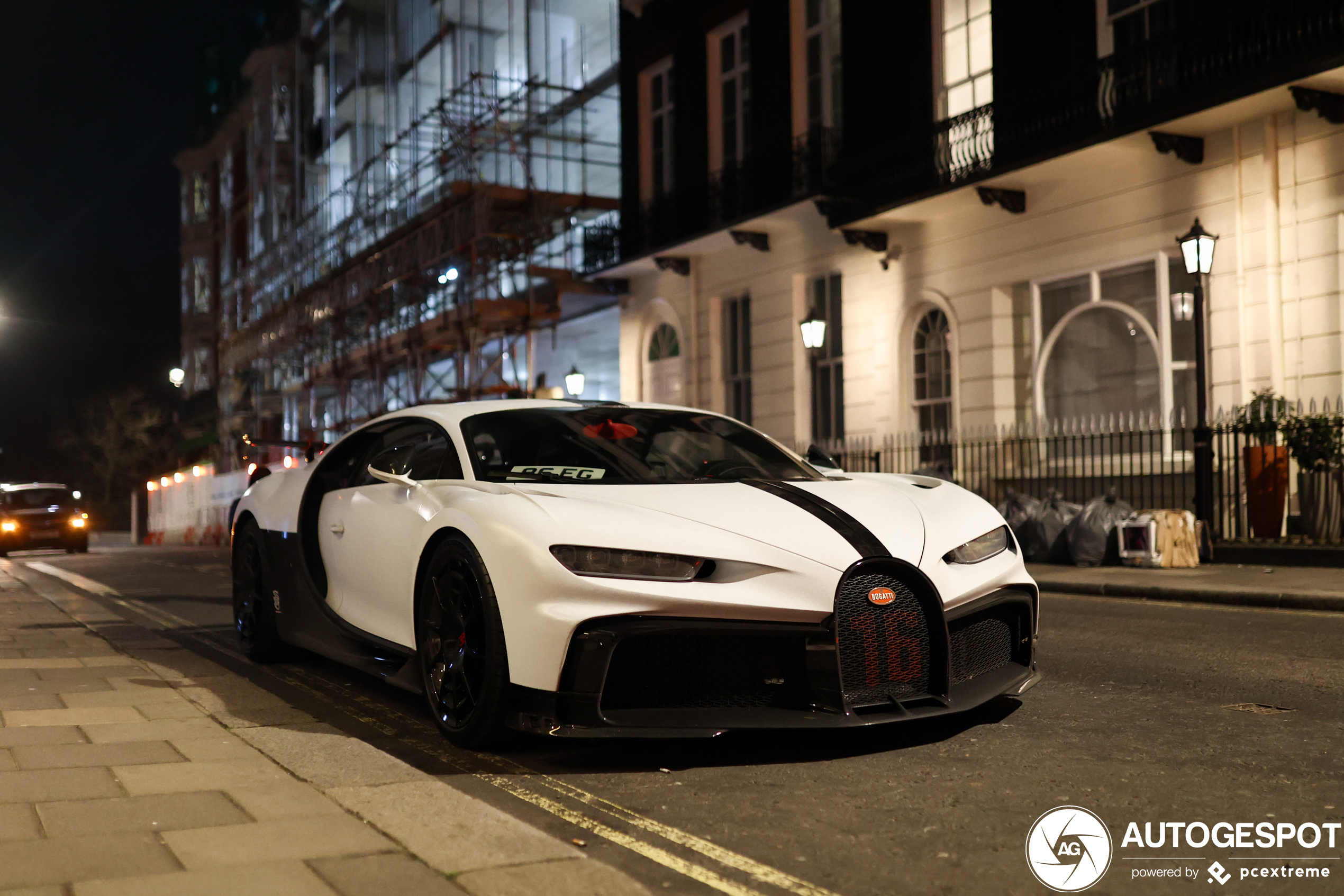 Nachtelijk Londen verwent spotter met Bugatti Chiron Pur Sport