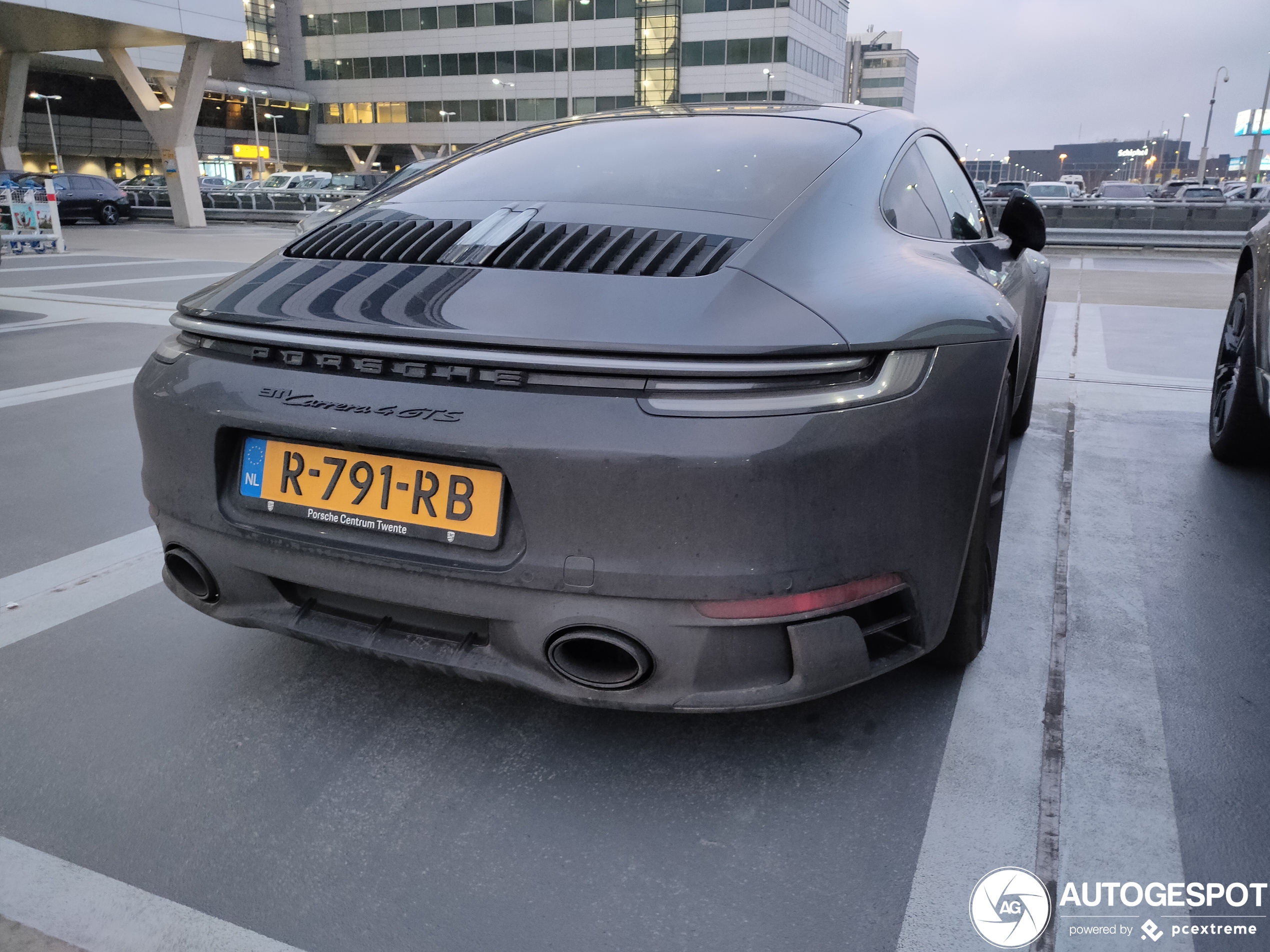 Porsche 992 Carrera 4 GTS