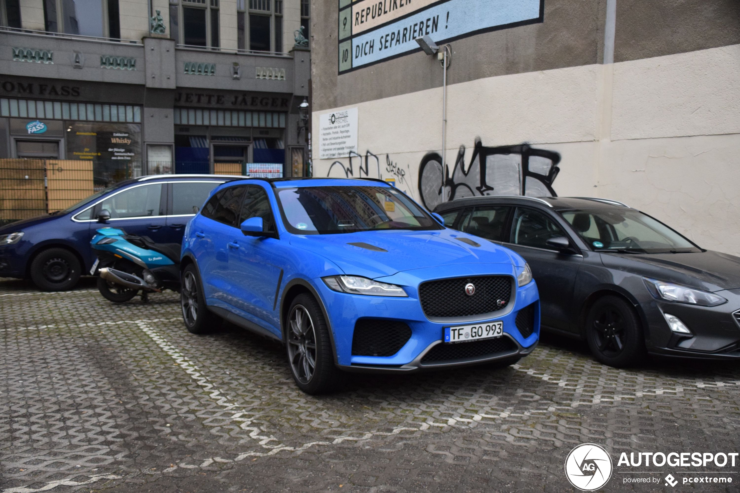 Jaguar F-PACE SVR