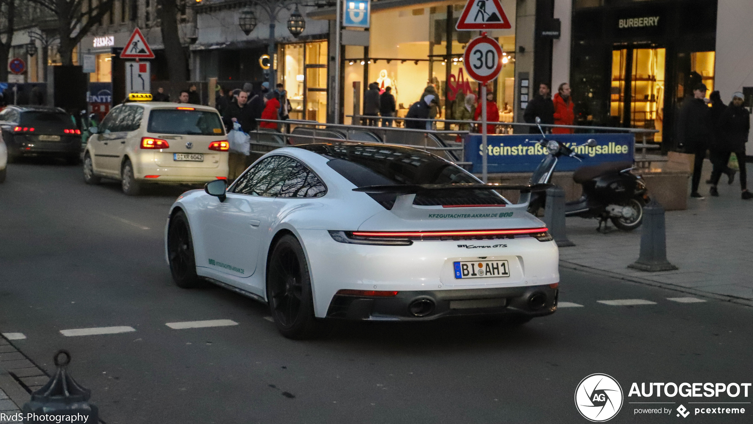 Porsche 992 Carrera GTS