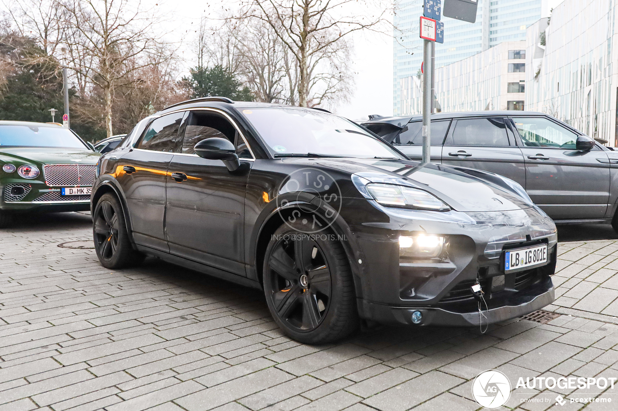 Porsche Macan EV