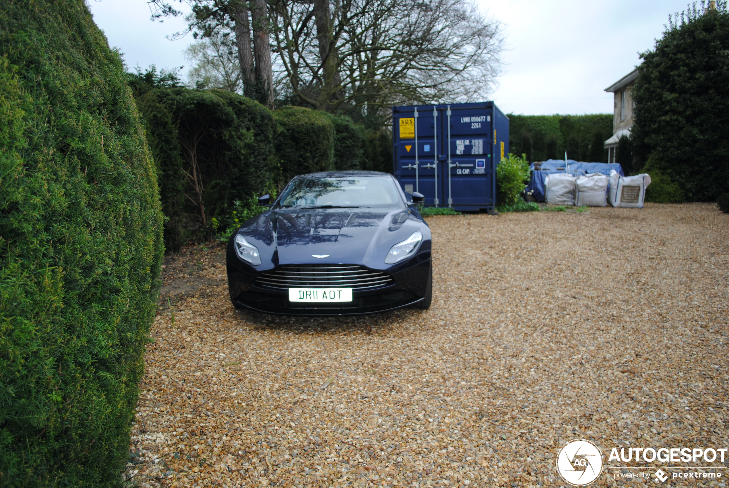 Aston Martin DB11