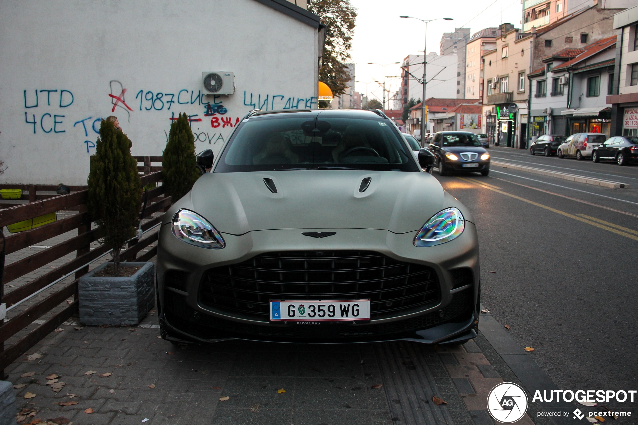 Aston Martin DBX707