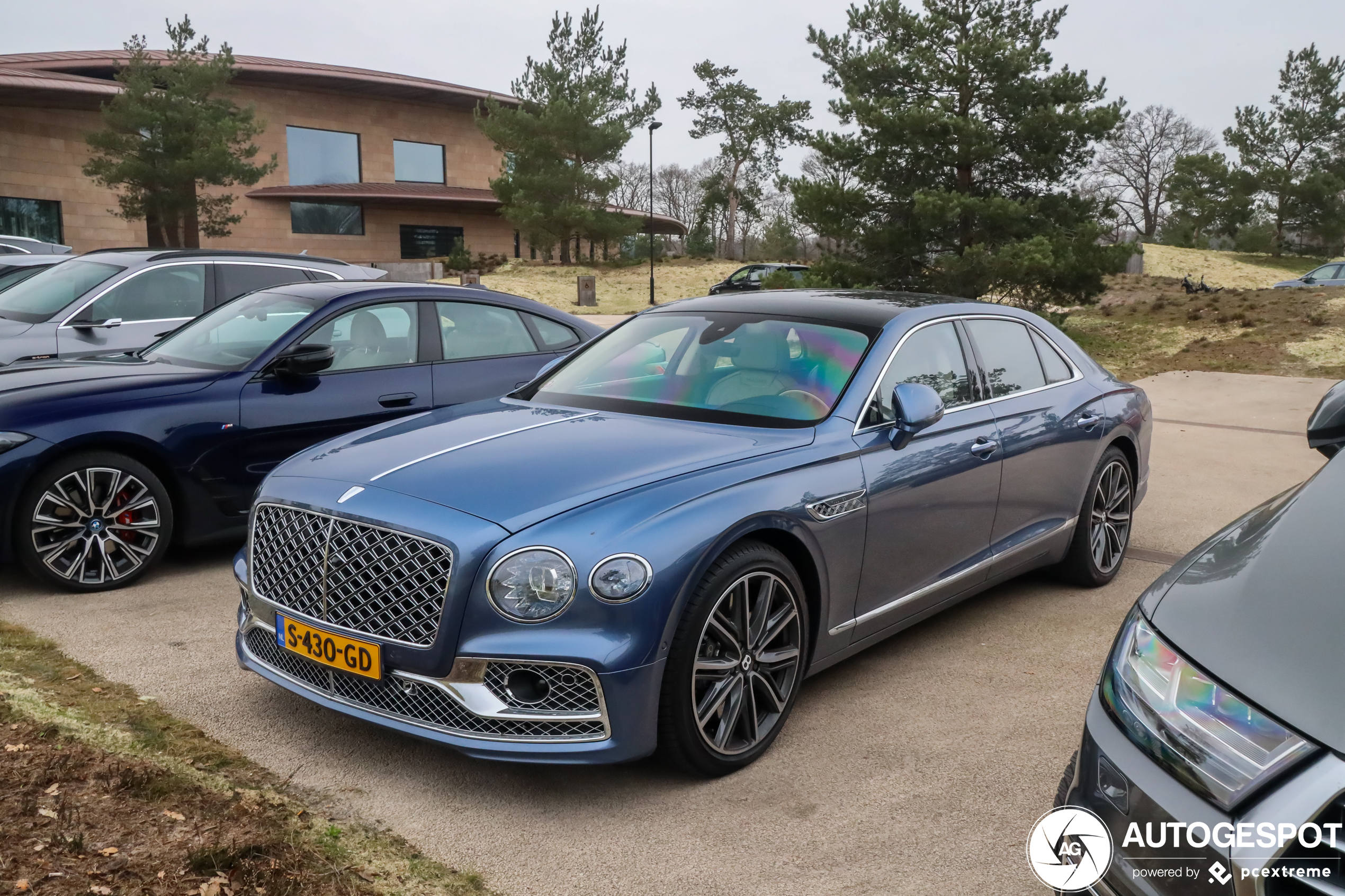 Bentley Flying Spur Hybrid Mulliner