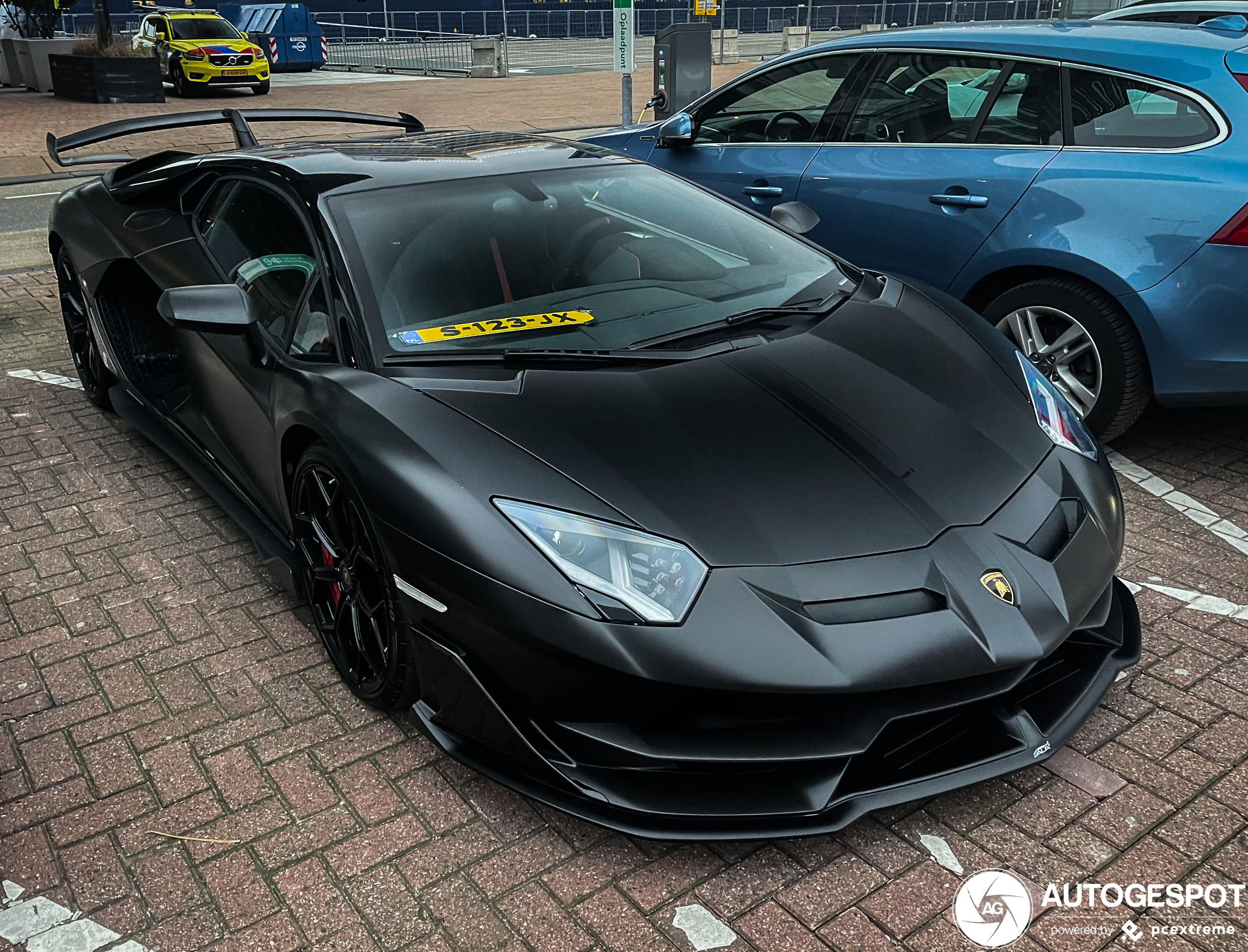 Lamborghini Aventador SVJ kan draadloos laden