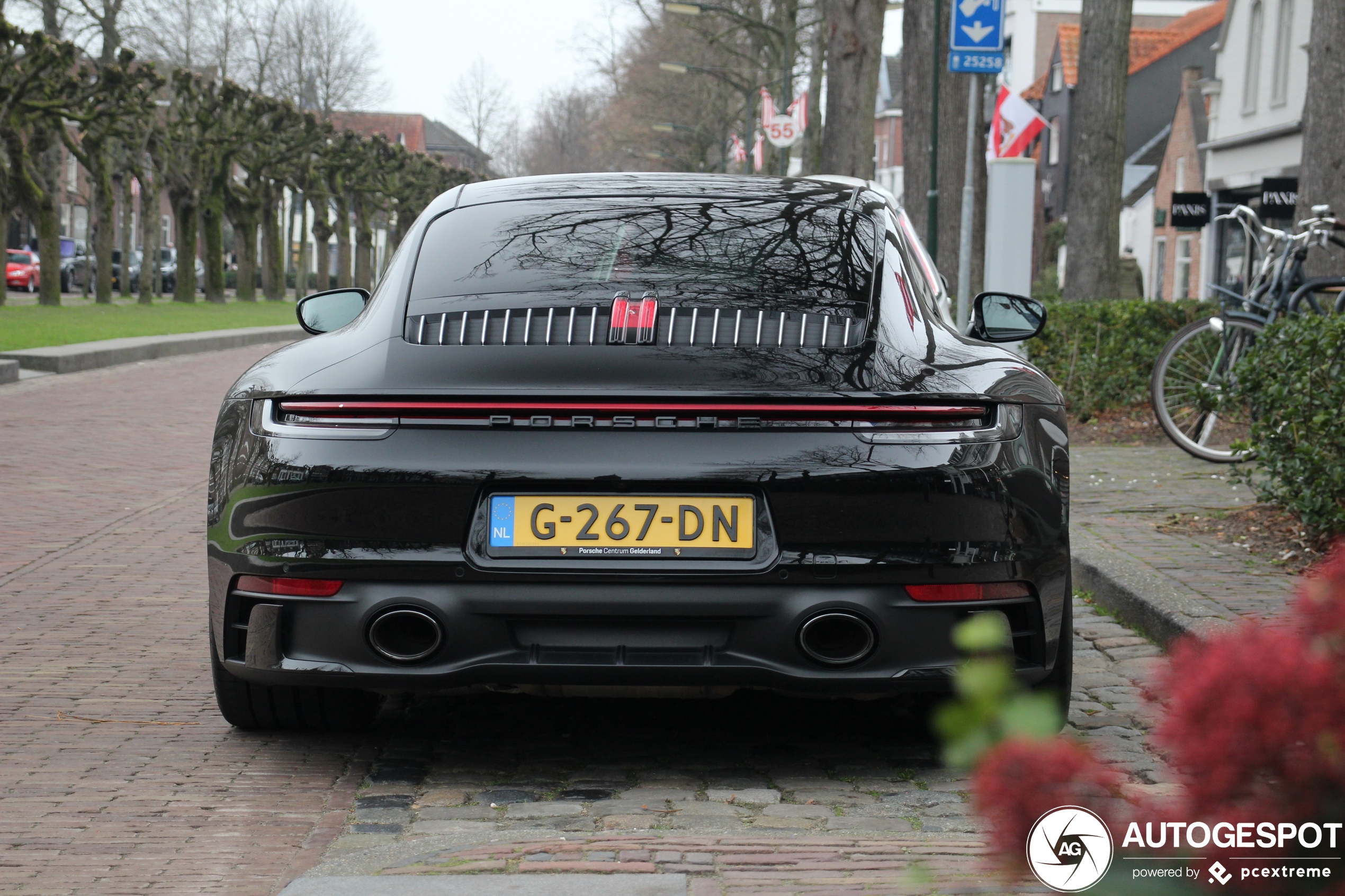 Porsche 992 Carrera 4S