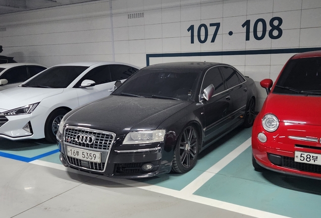 Audi S8 D3