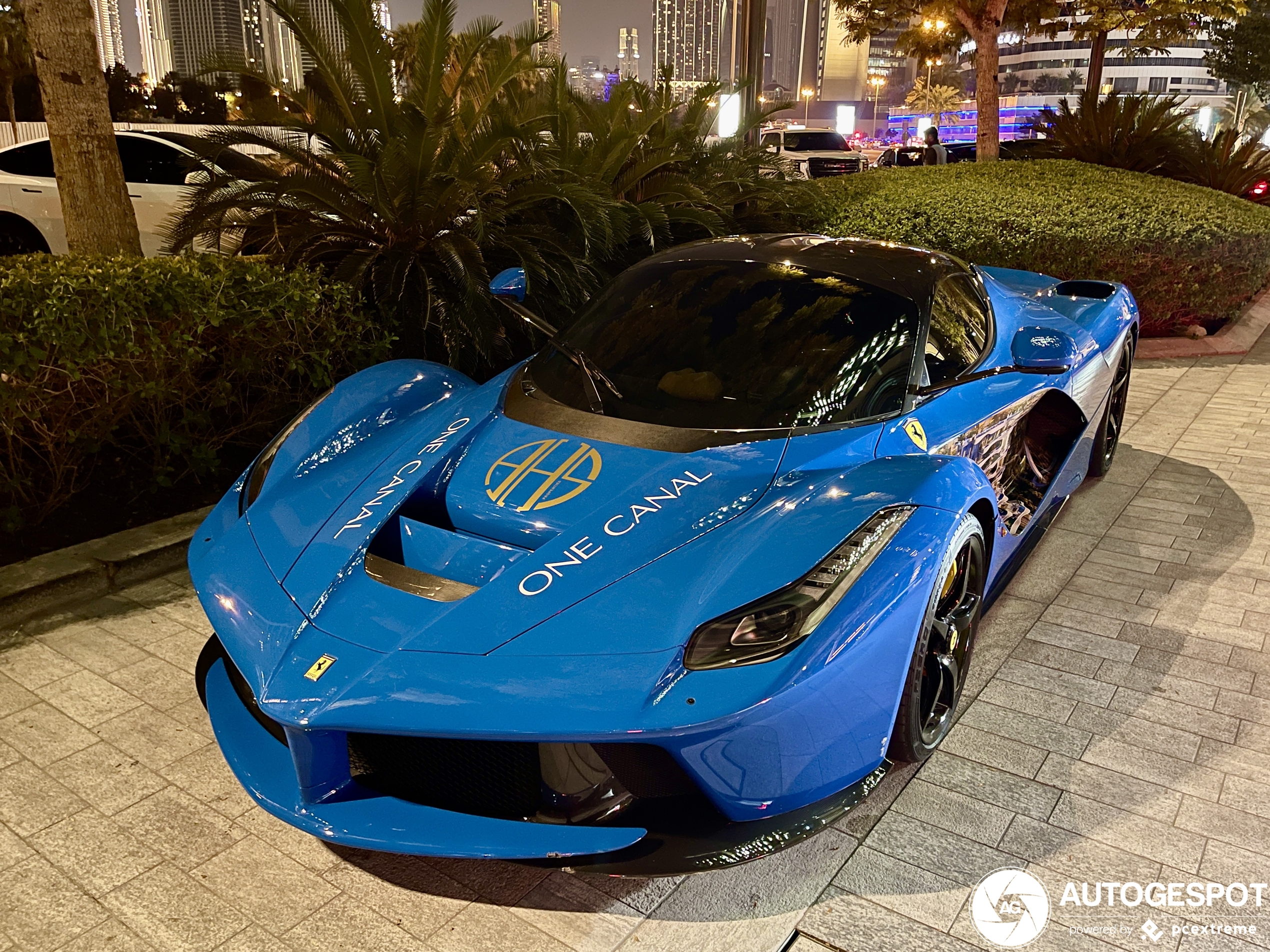 Ferrari LaFerrari is ideaal reclamebord in Dubai