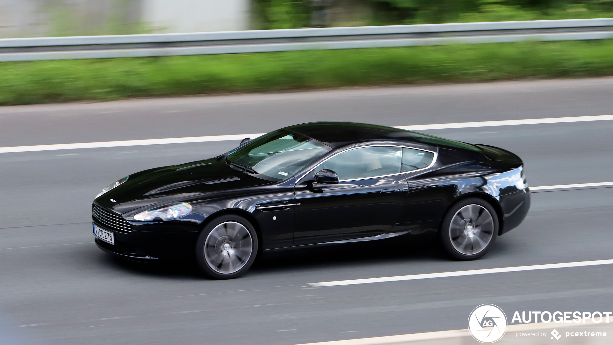 Aston Martin DB9 2010