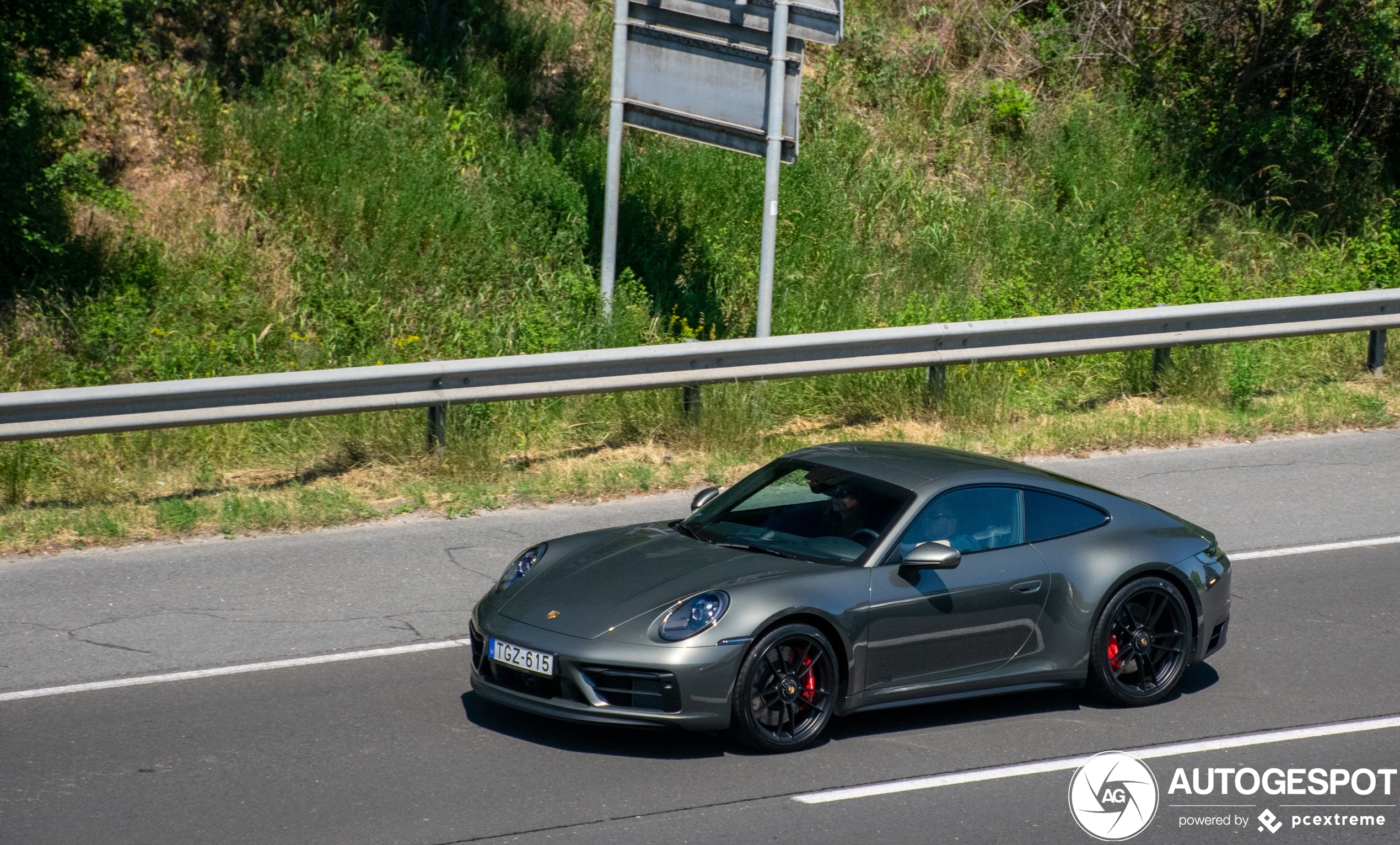 Porsche 992 Carrera 4 GTS