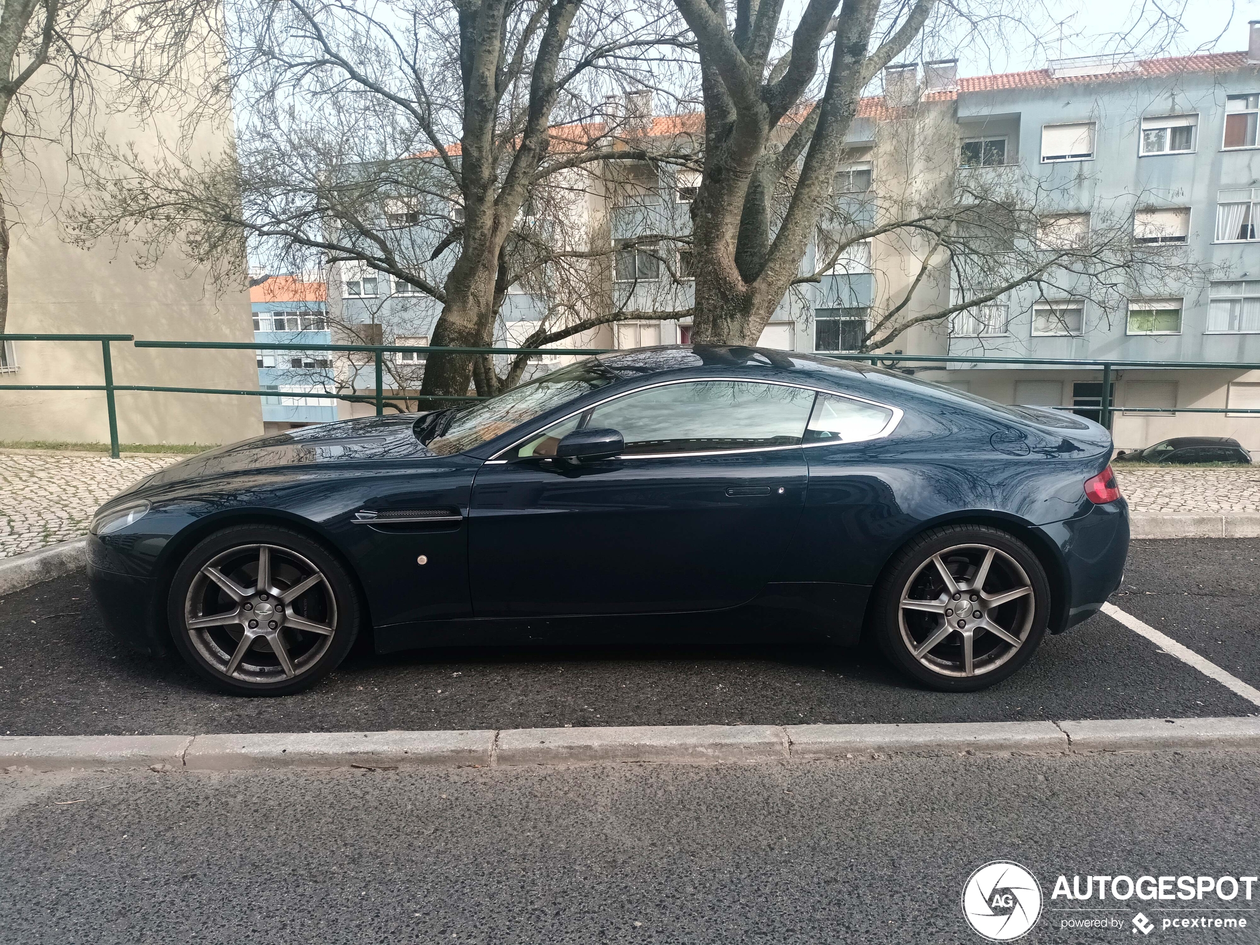 Aston Martin V8 Vantage