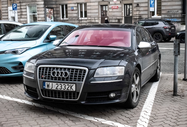 Audi S8 D3