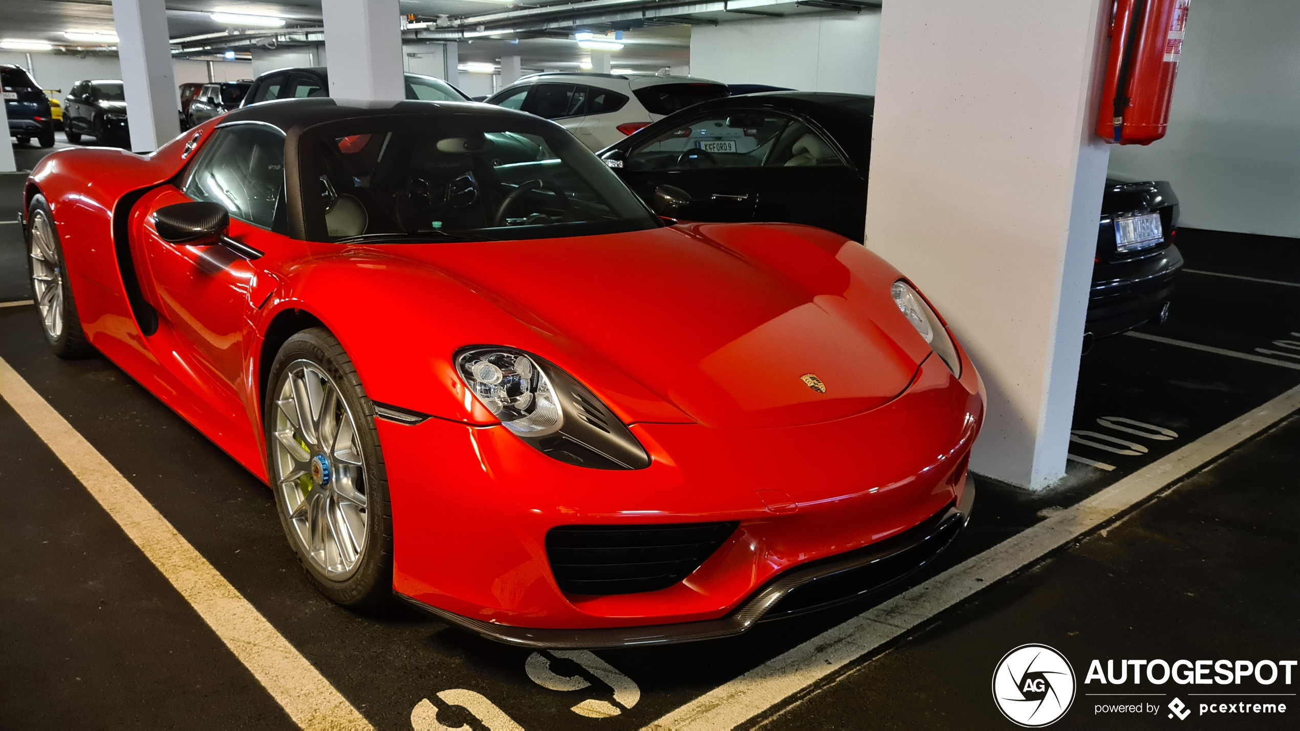 Porsche 918 Spyder Weissach Package