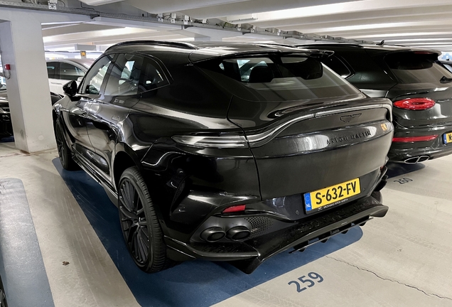 Aston Martin DBX707