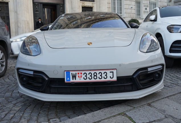 Porsche 971 Panamera Turbo S E-Hybrid Executive