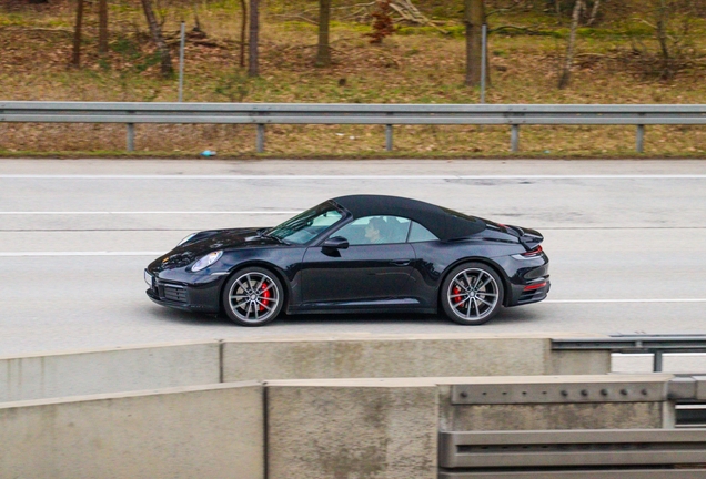 Porsche 992 Carrera 4S Cabriolet