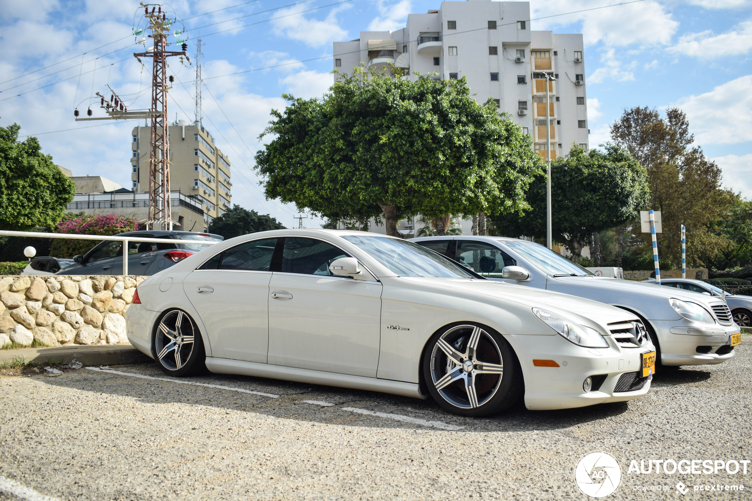 Mercedes-Benz CLS63 wacht op een nieuw setje veren