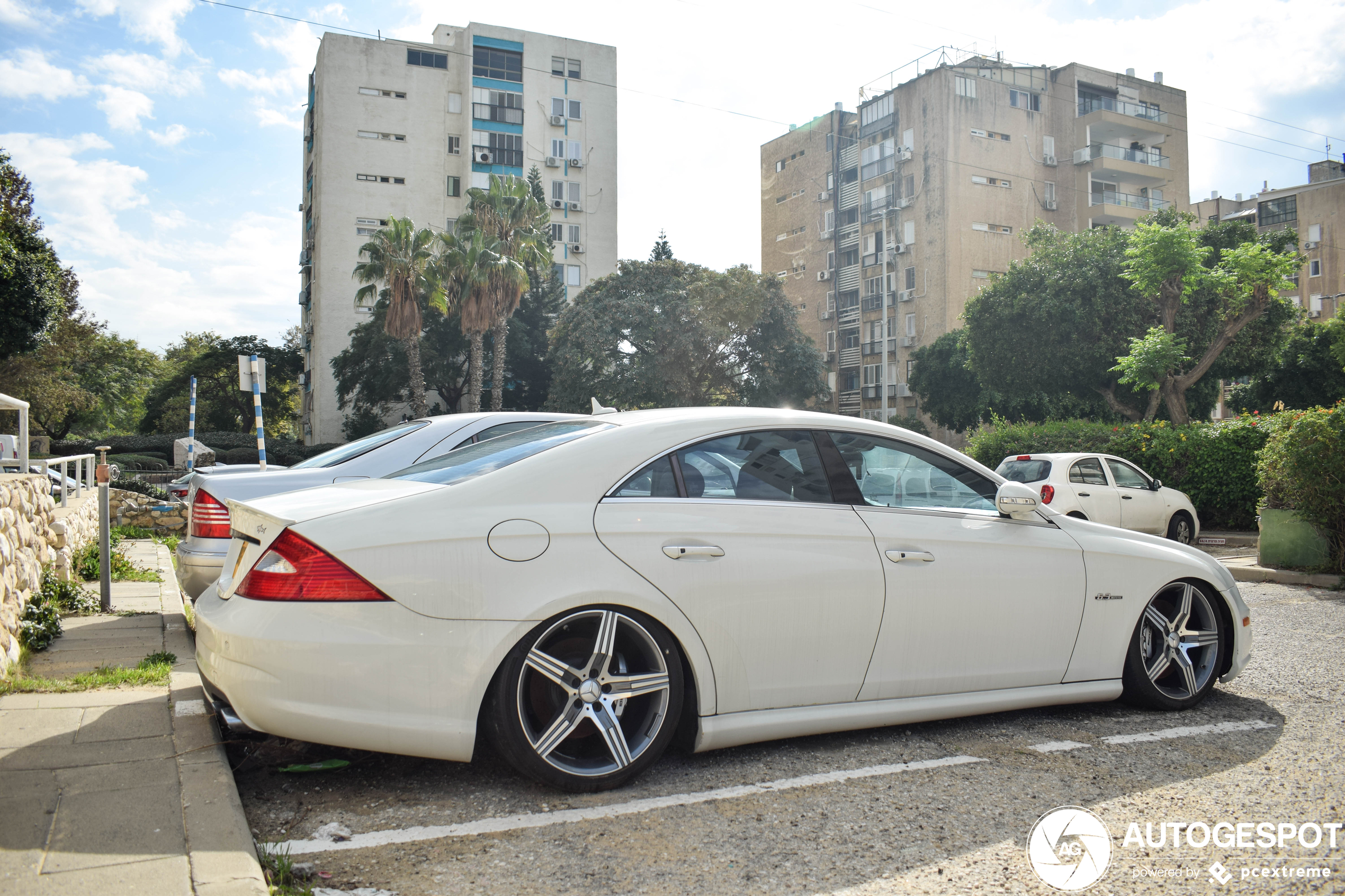 Mercedes-Benz CLS63 wacht op een nieuw setje veren