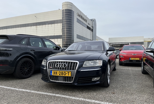 Audi S8 D3