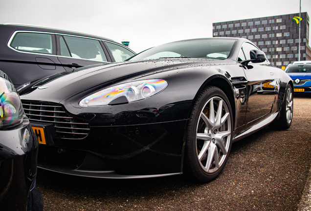 Aston Martin V8 Vantage 2012