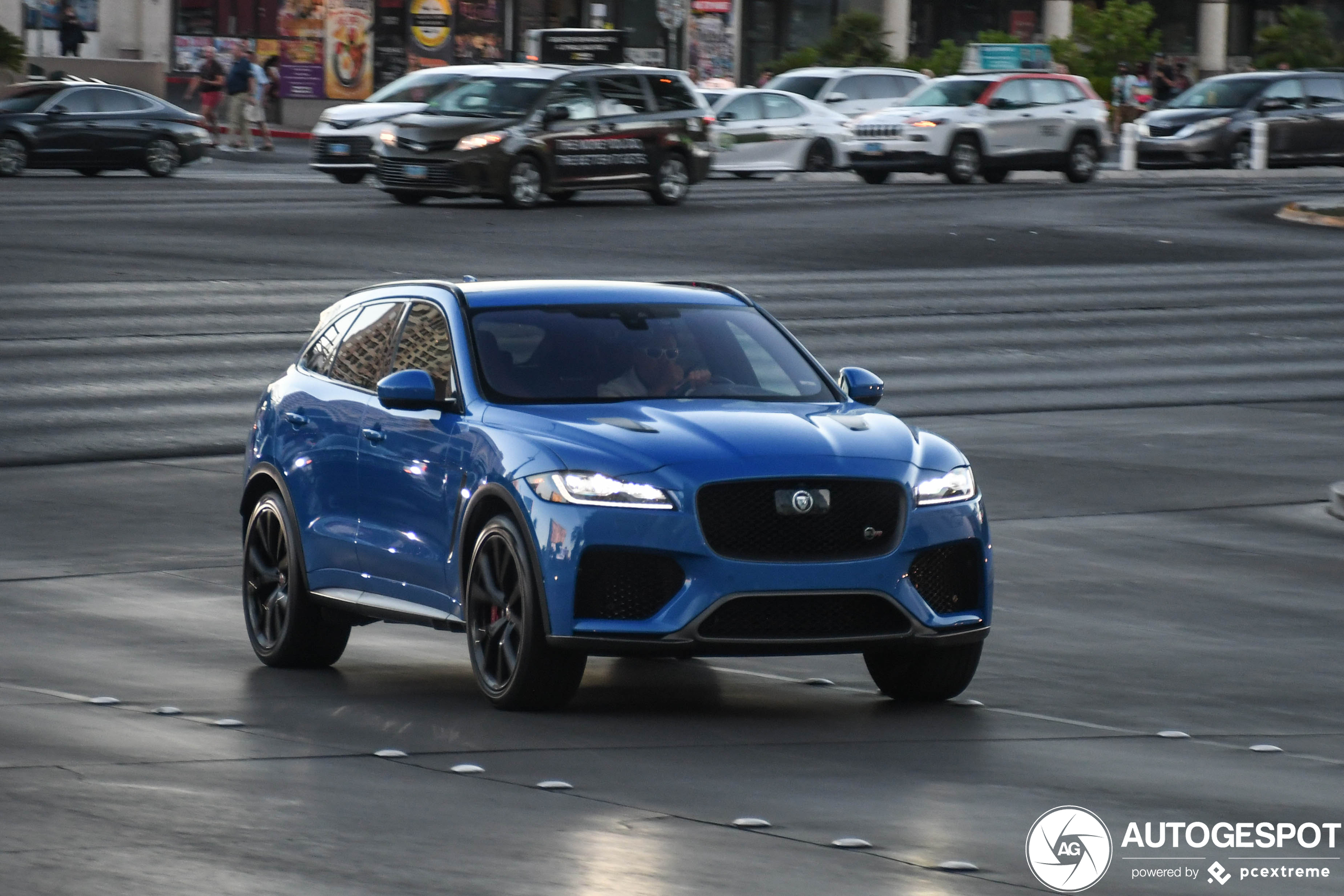 Jaguar F-PACE SVR