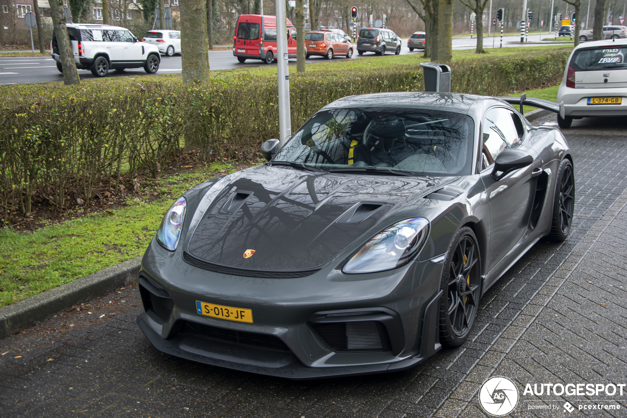 Porsche 718 Cayman GT4 RS Weissach Package