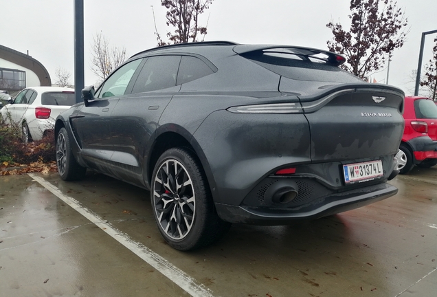 Aston Martin DBX