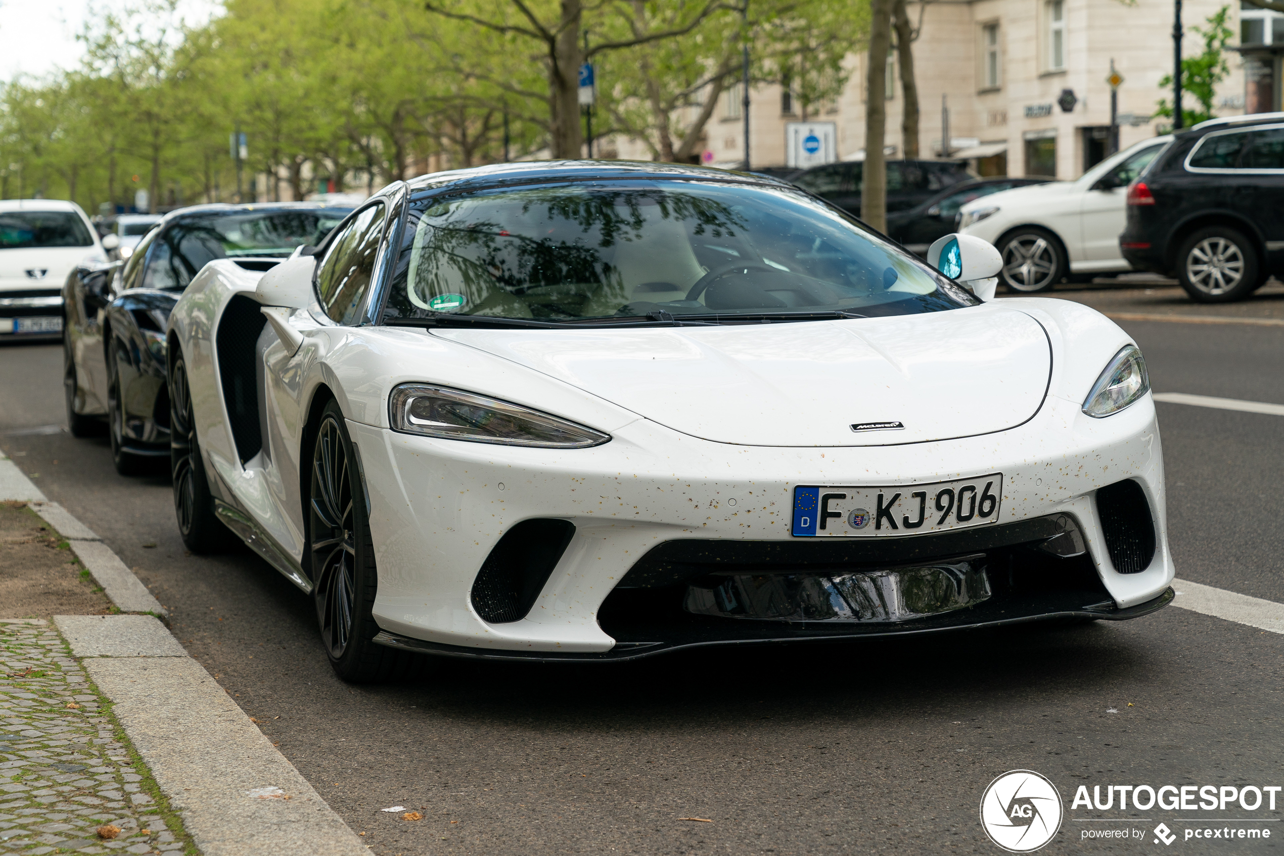 McLaren GT