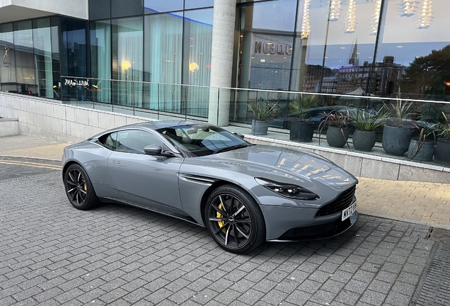 Aston Martin DB11 V8