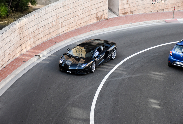 Lamborghini Aventador S LP740-4