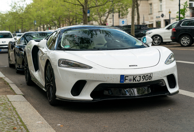 McLaren GT