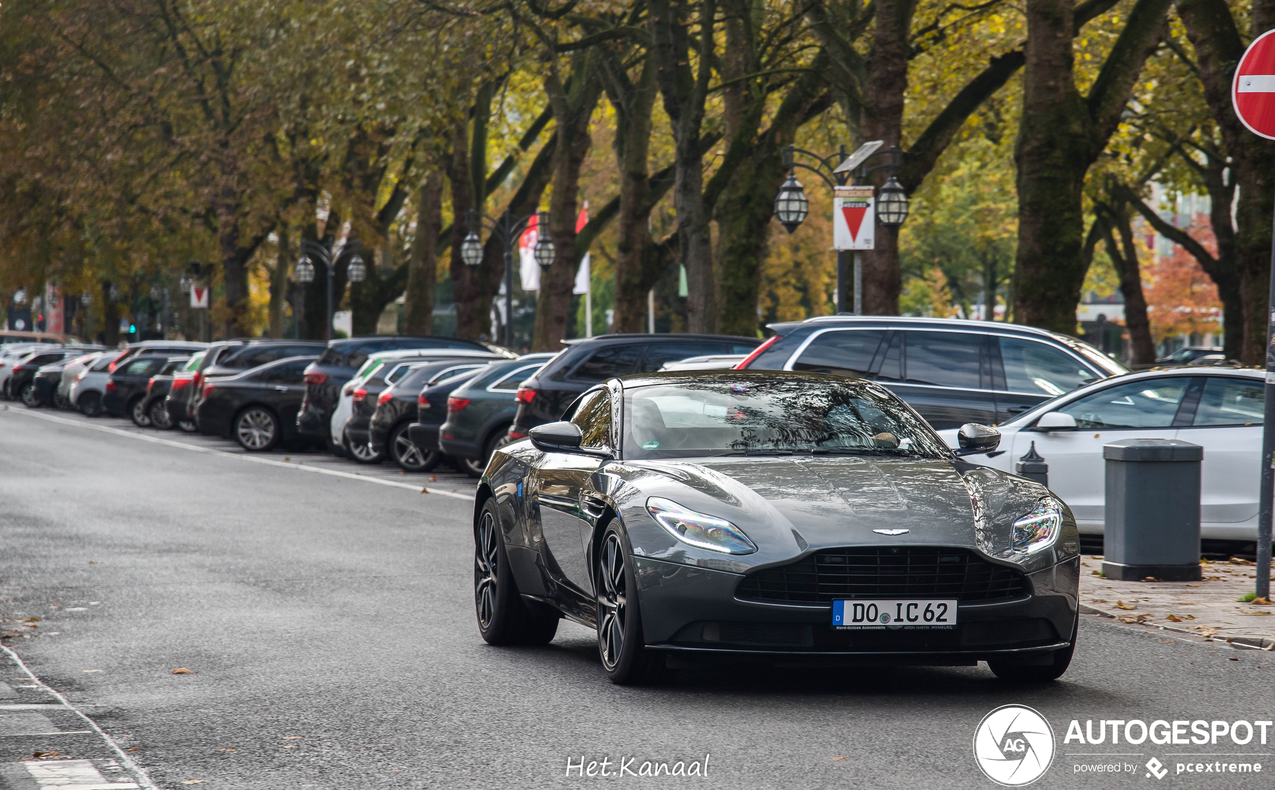 Aston Martin DB11 V8