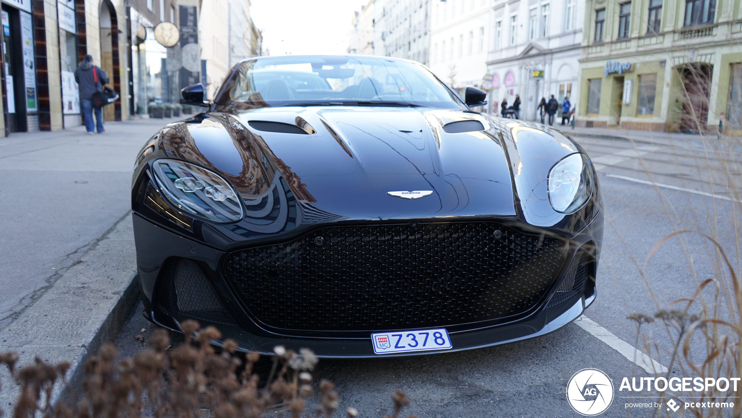 Aston Martin DBS Superleggera Volante