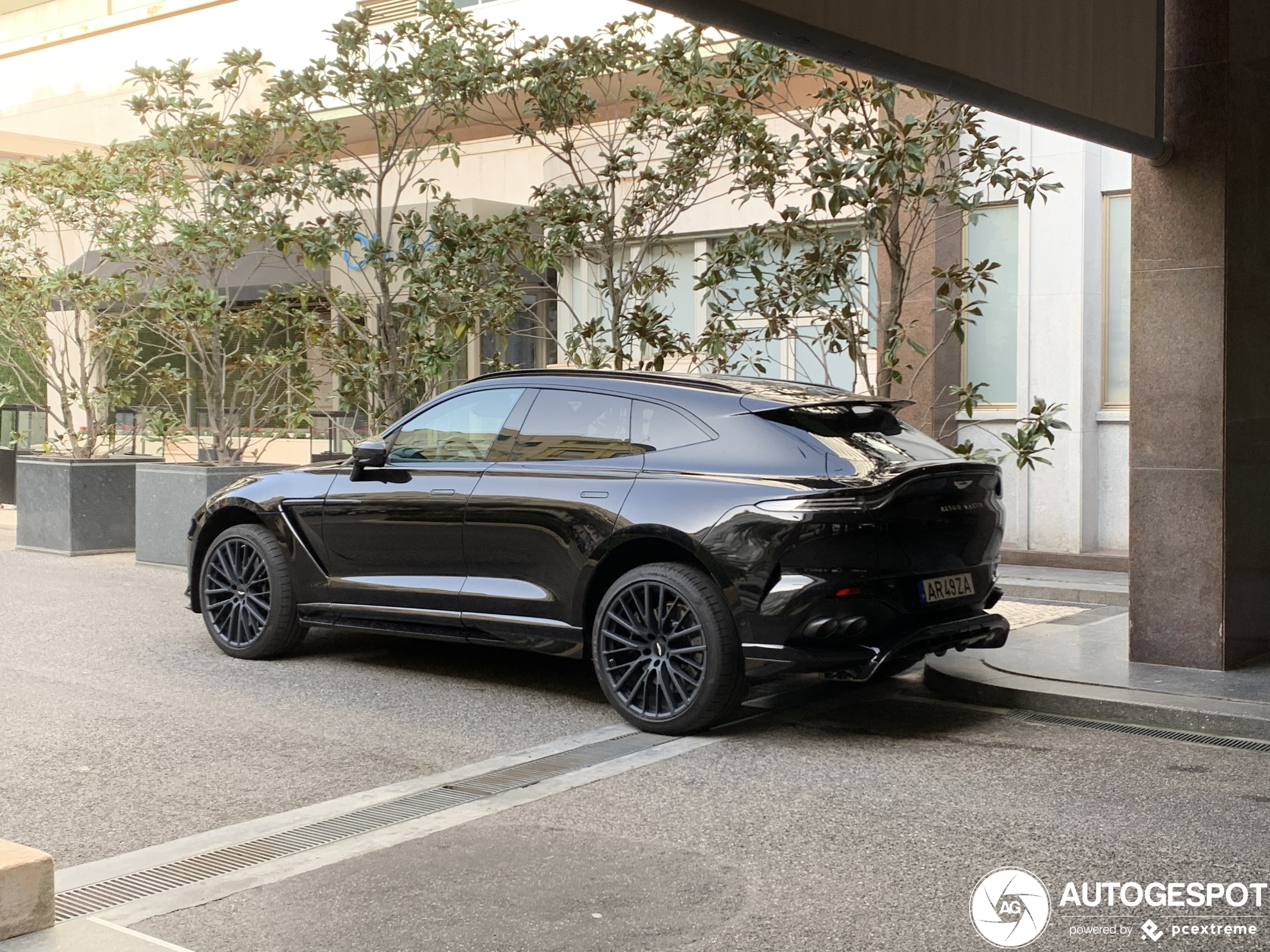 Aston Martin DBX707