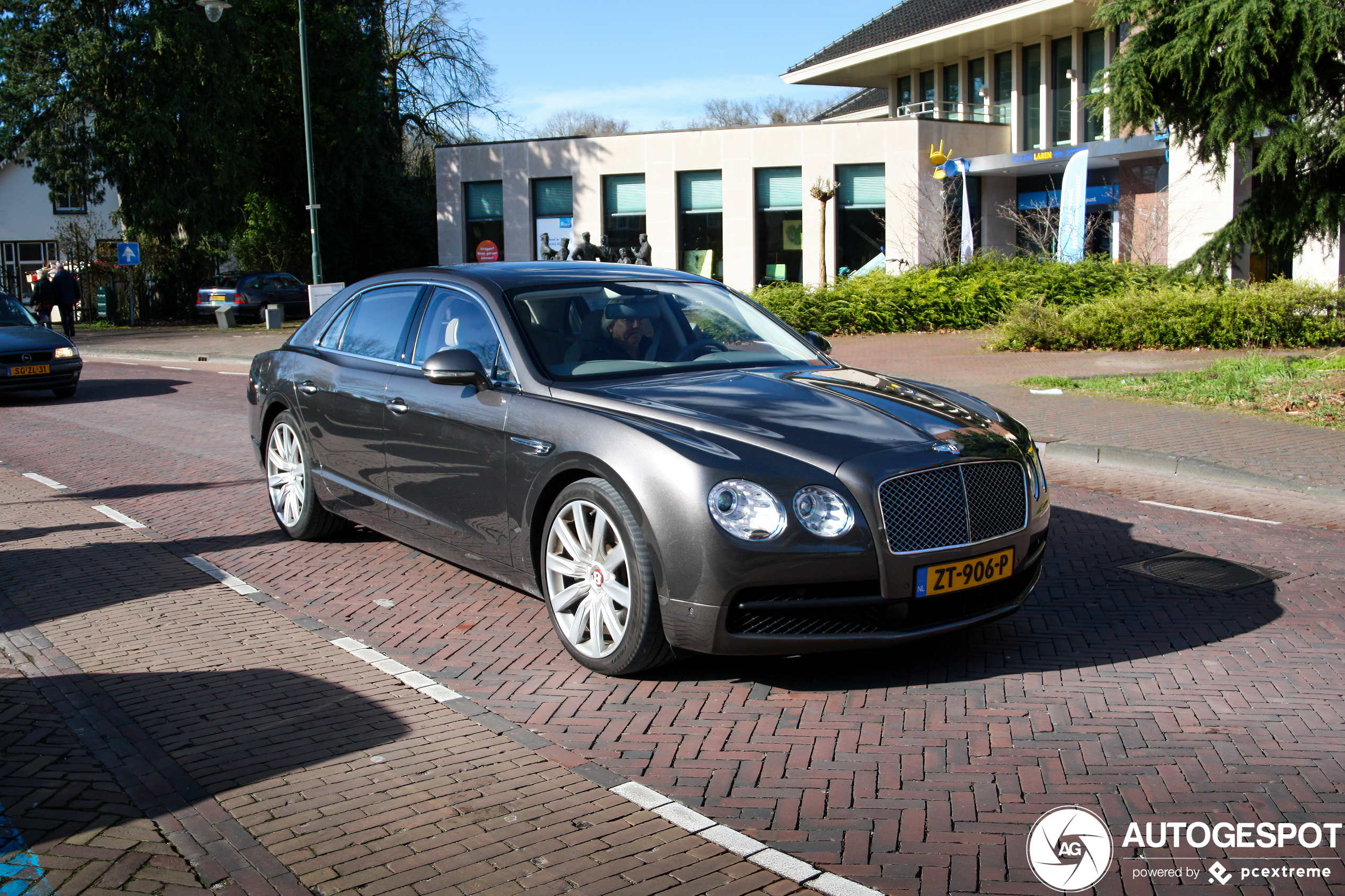 Bentley Flying Spur V8