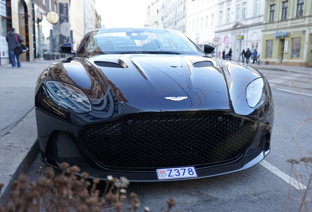 Aston Martin DBS Superleggera Volante