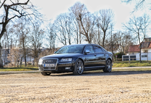 Audi S8 D3