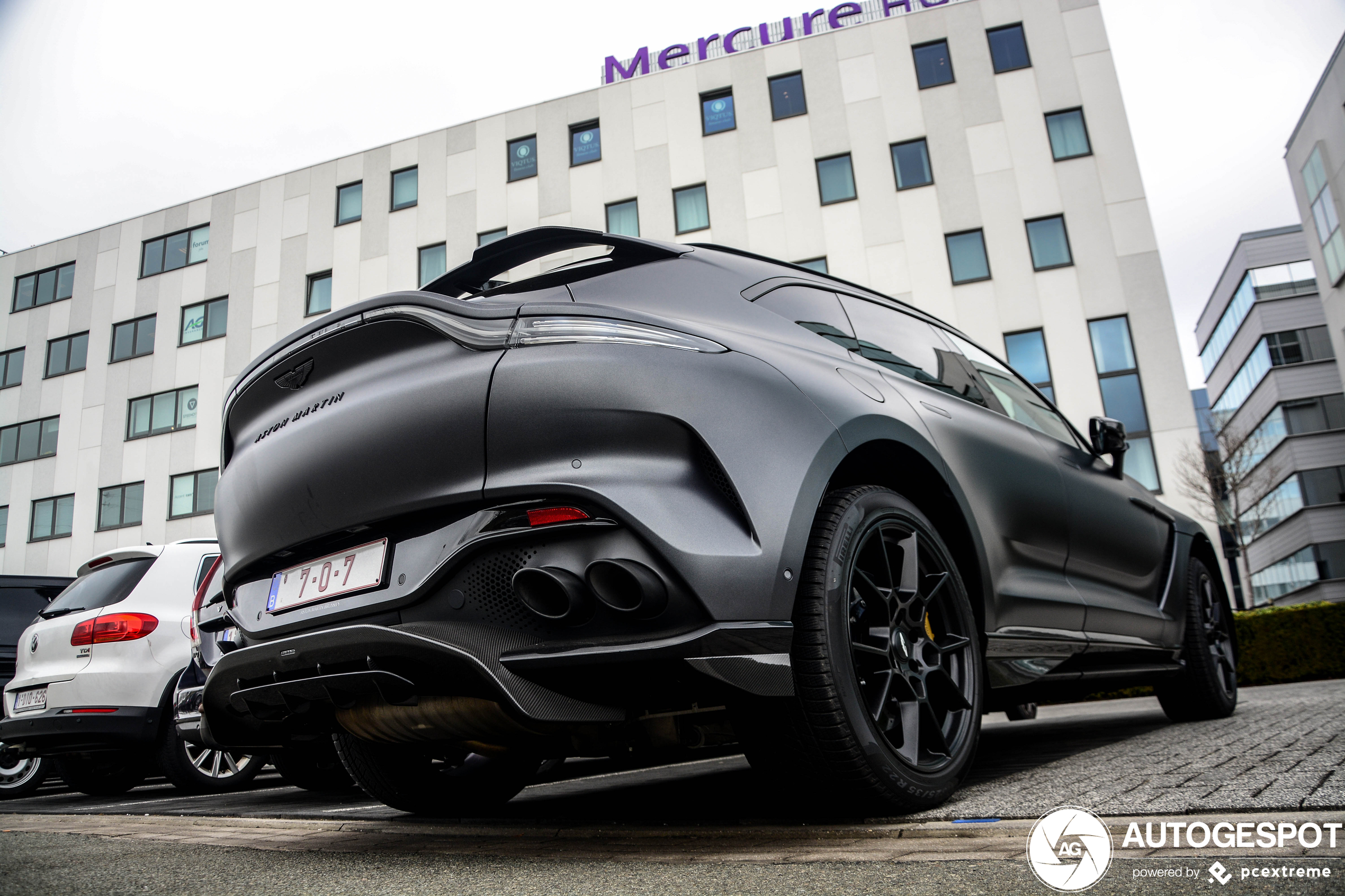 Aston Martin DBX707