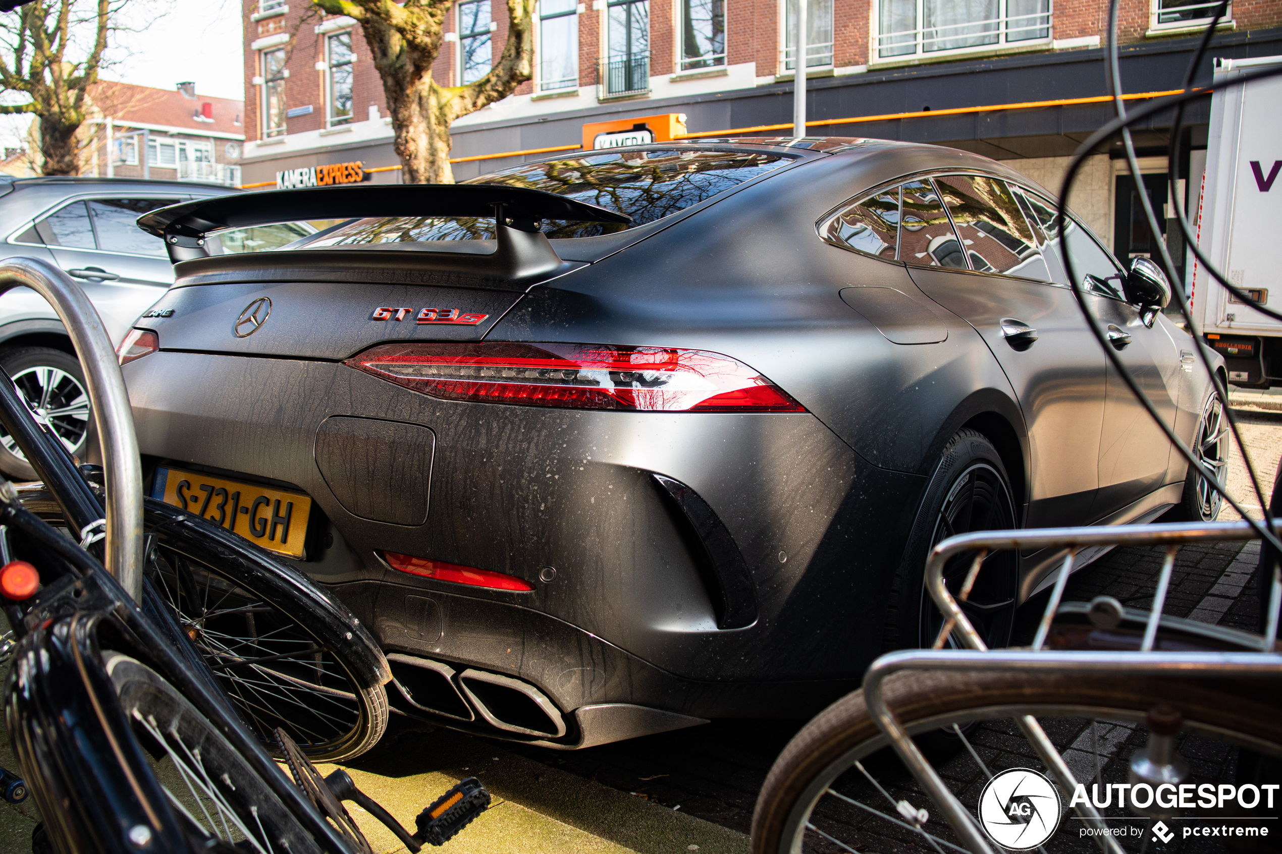 AMG GT 4door met stekker wordt veel gespot