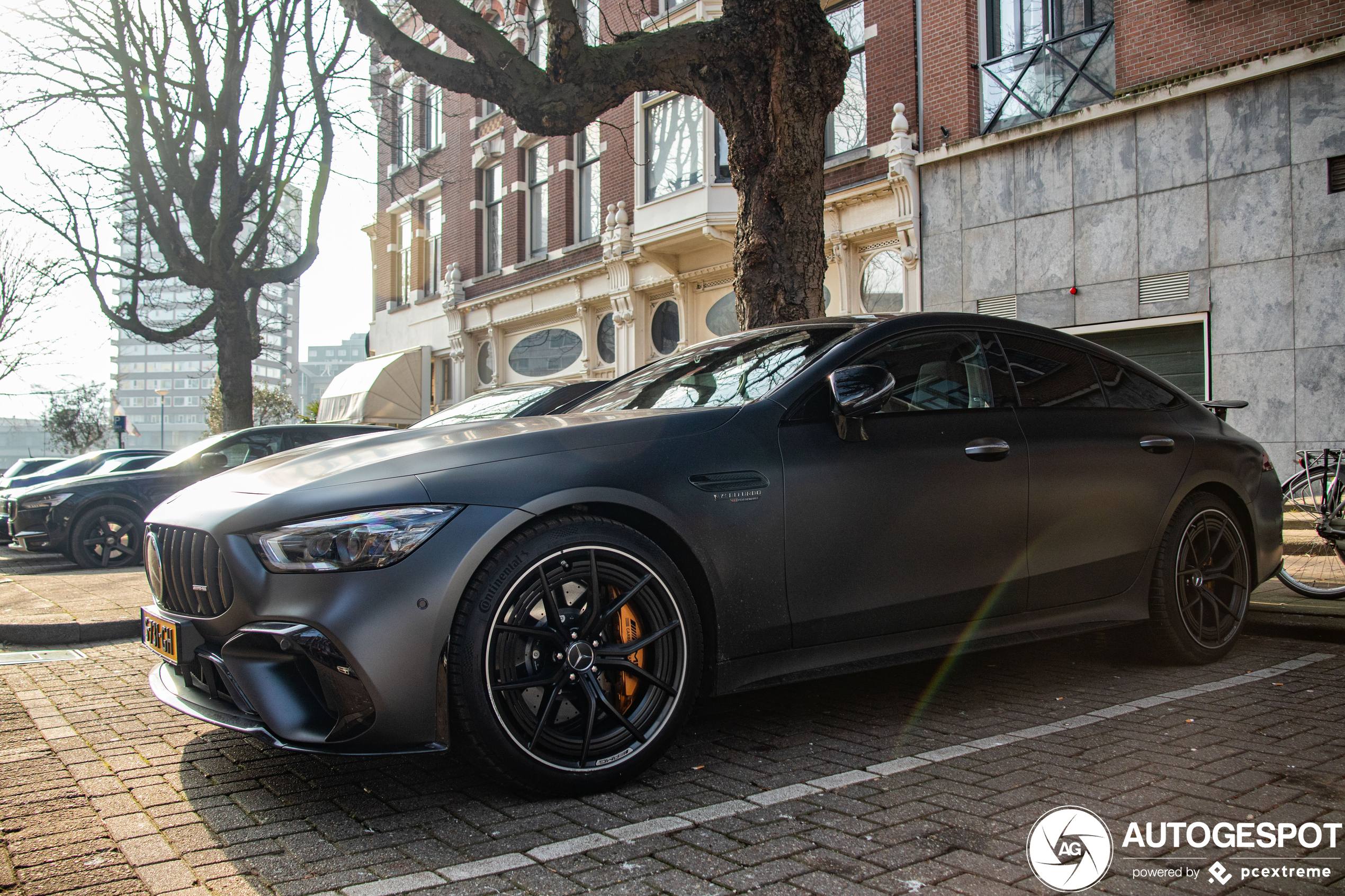 AMG GT 4door met stekker wordt veel gespot