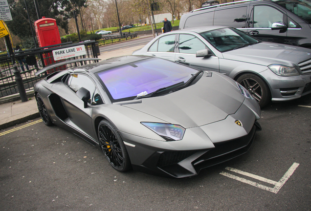 Lamborghini Aventador LP750-4 SuperVeloce Roadster