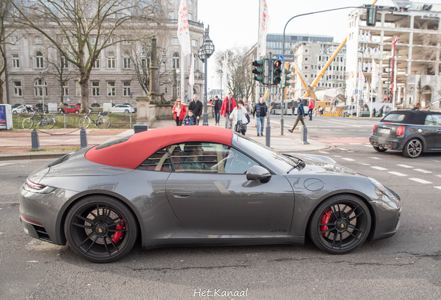 Porsche 992 Carrera 4 GTS Cabriolet