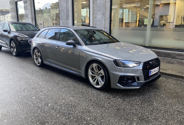 Audi RS4 Avant B9