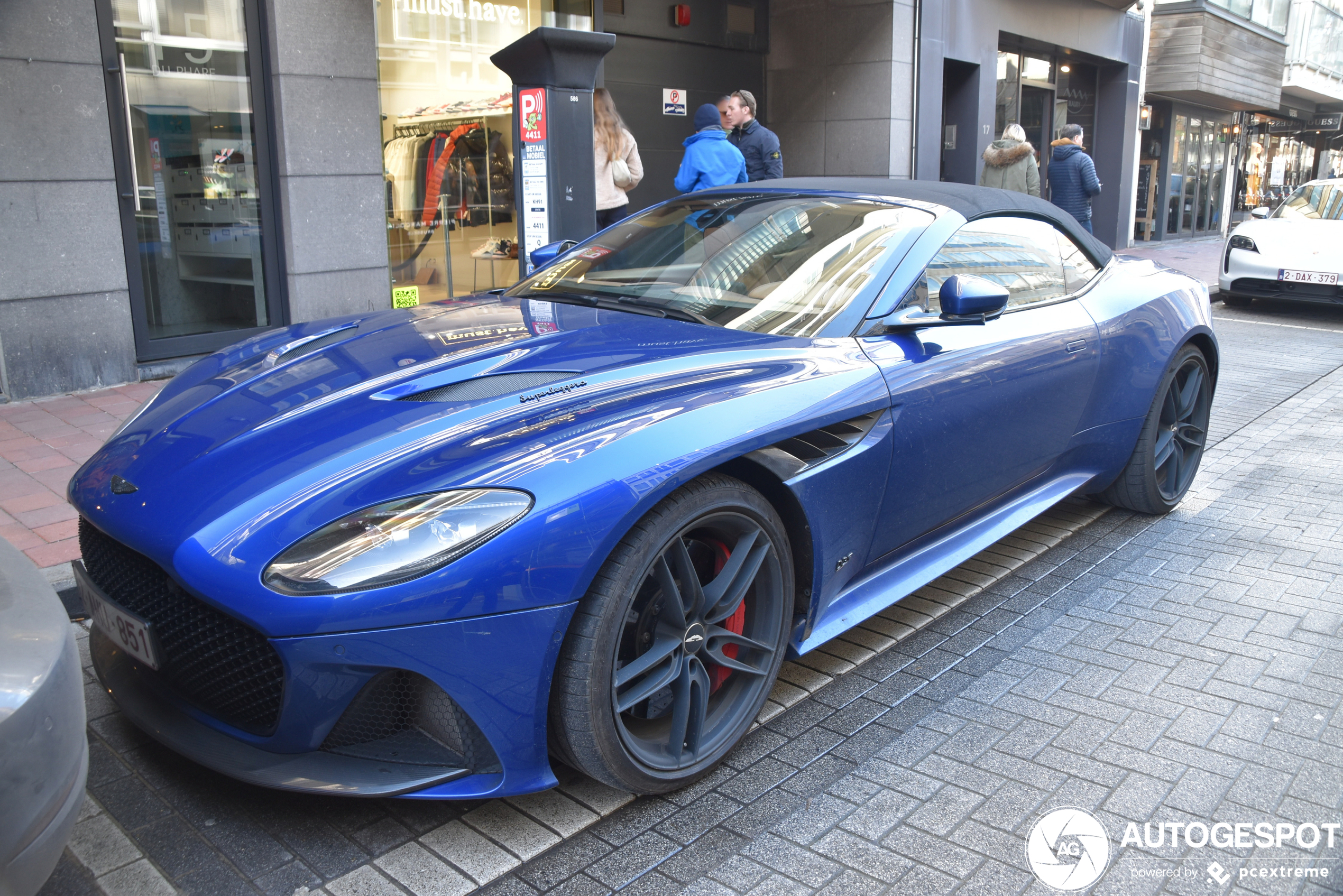 Aston Martin DBS Superleggera Volante