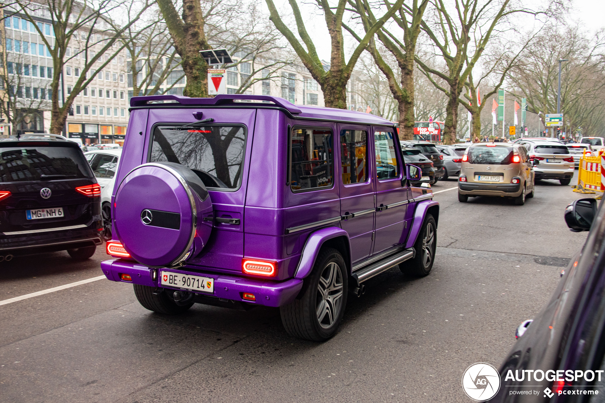 Paarse Mercedes-Benz G 63 AMG is eyecatcher in Düsseldorf